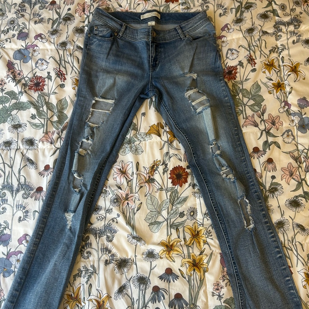 Trendy Distressed Skinny Jeans in Blue